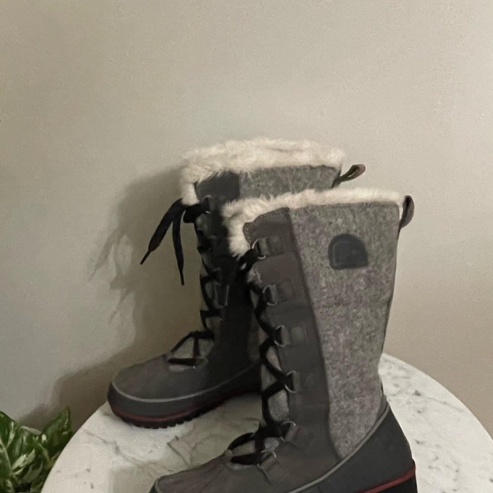 Women's Gray Winter Boots